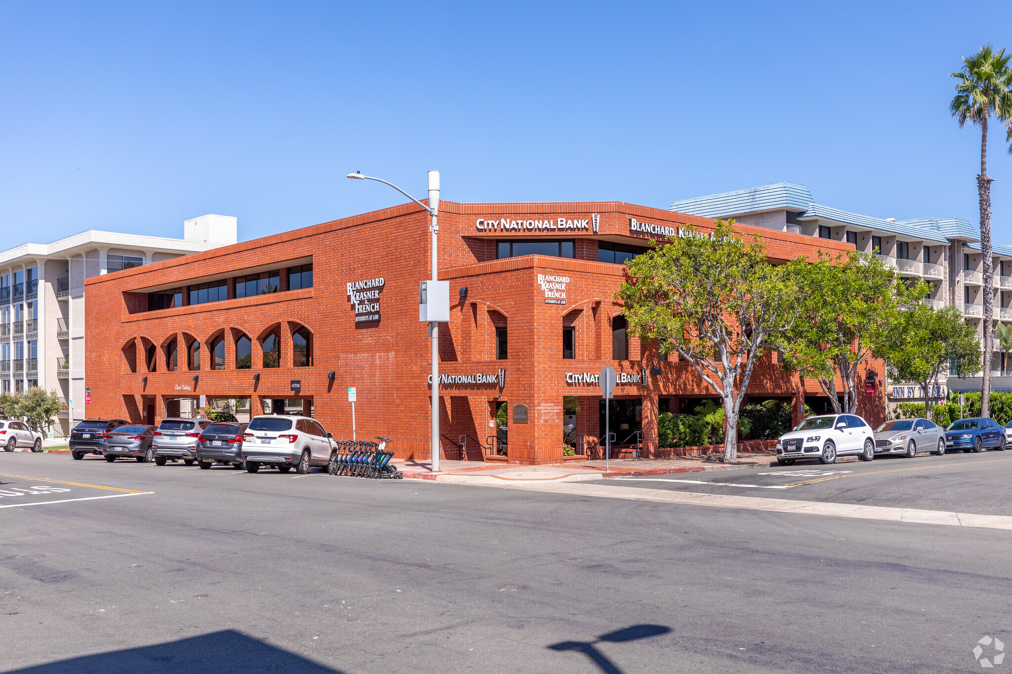 800 Silverado Street main exterior